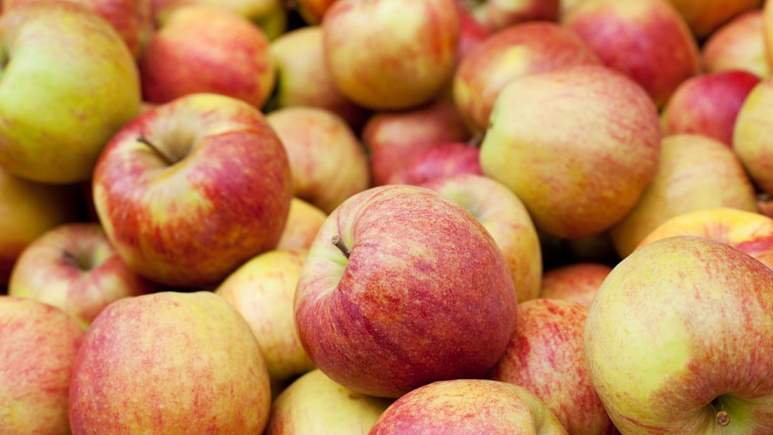 Manzanas: frescas y lavadas 